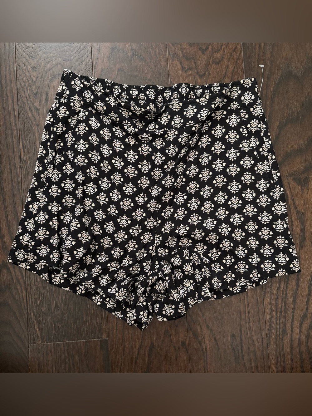 Old Navy Geo black shorts small with pockets